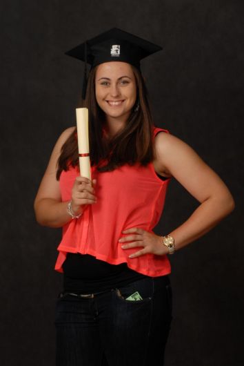 Academic Hat met Opgerold diploma